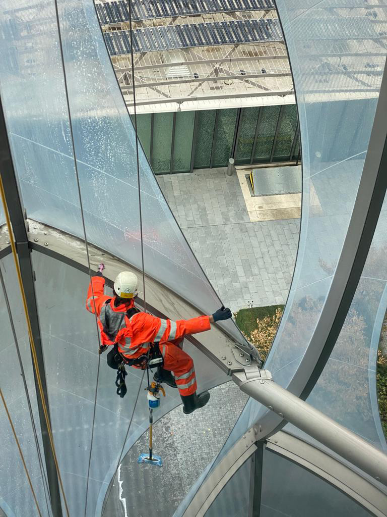 etfe-maintenance-american-embassy-rope-access